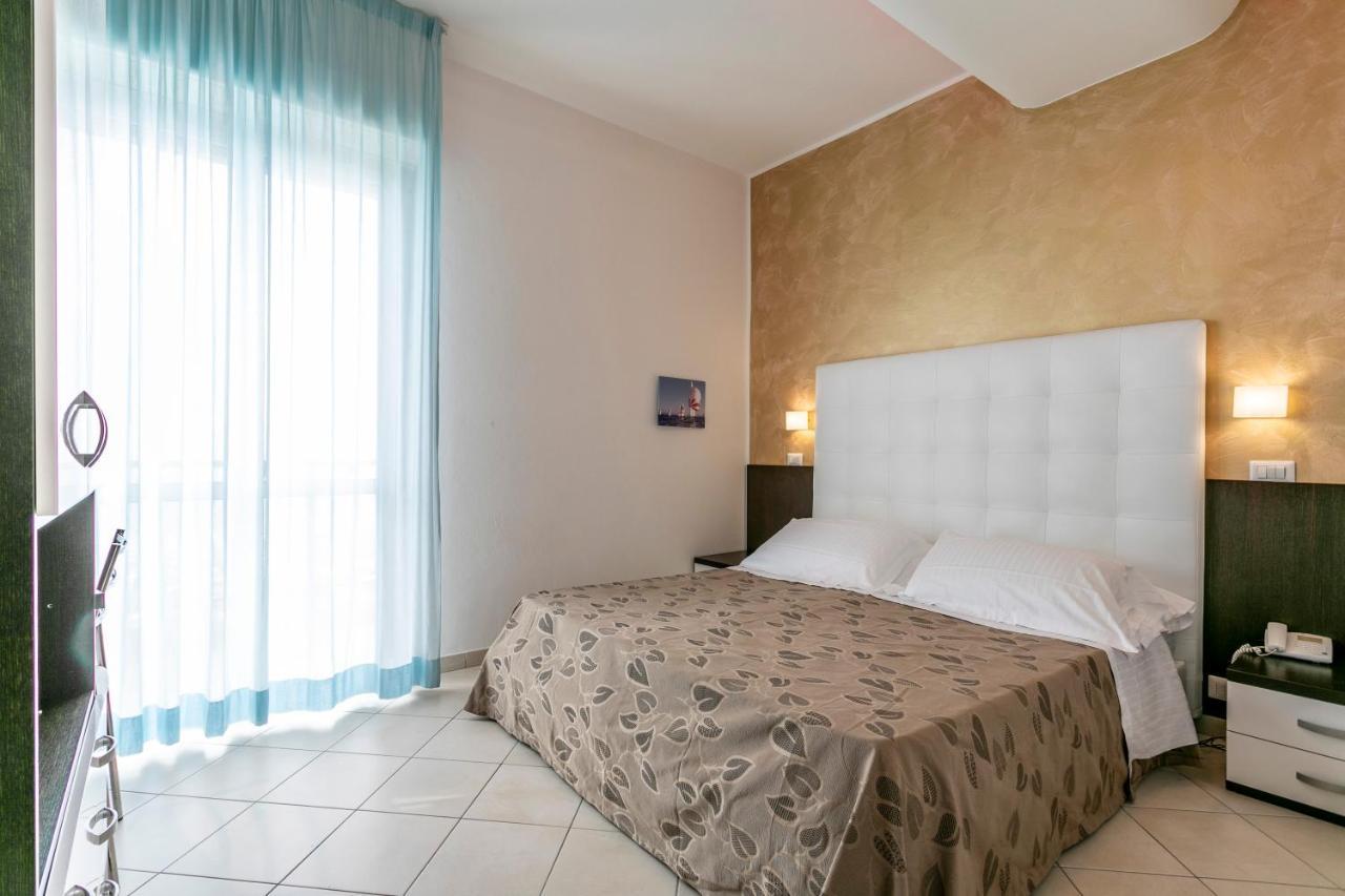 Hotel Baya - In Centro, Sul Mare Milano Marittima Eksteriør billede