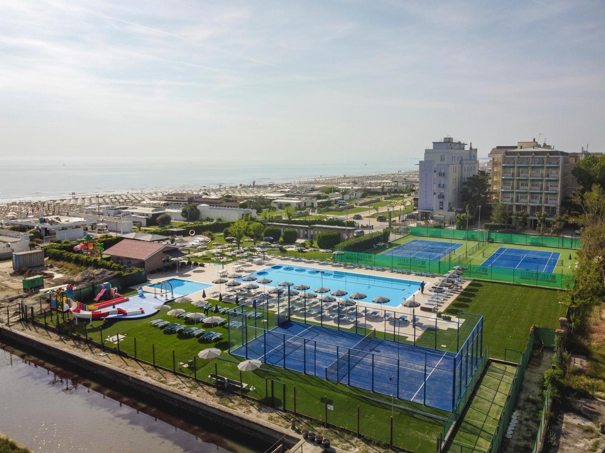Hotel Baya - In Centro, Sul Mare Milano Marittima Eksteriør billede